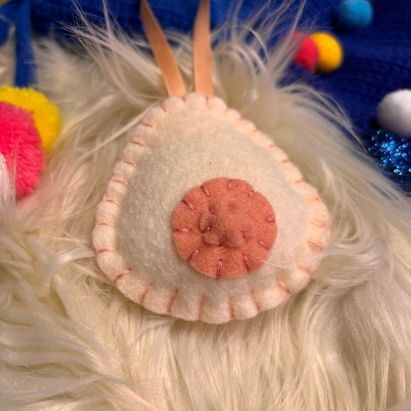 Peach Boob / Breast Christmas Ornament - Picture 4 of 5